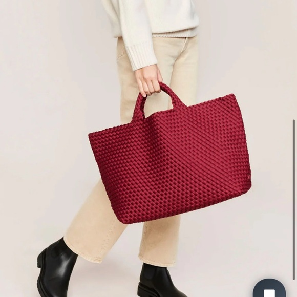 Elegant Red Woven Tote Bag - Picture 2 of 6